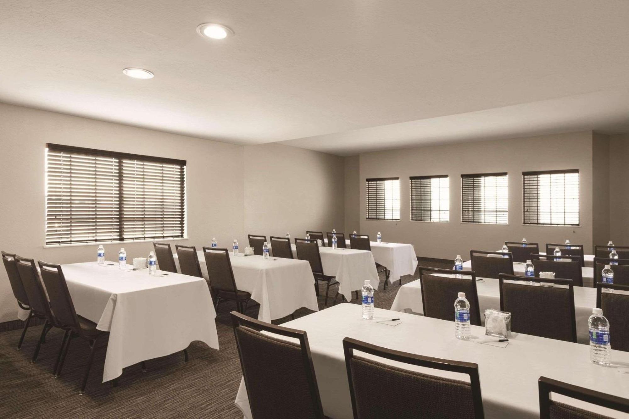 Country Inn & Suites By Radisson, Bakersfield, Ca Εξωτερικό φωτογραφία